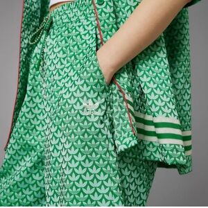 Adidas Adicolor 70s Satin Women’s Shorts in Green